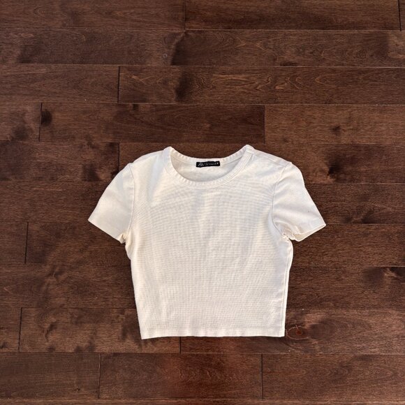 White crop top from Zara - Picture 1 of 3